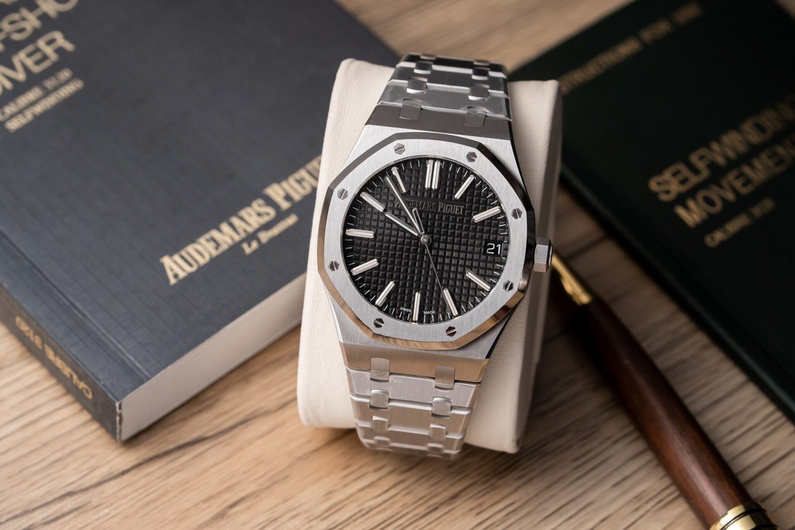 Dong-Ho-Audemars-Piguet-15500ST-Replica-11-Mat-So-Den-ZF-41mm-1.jpg