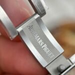 Dong-Ho-Audemars-Piguet-Replica-11-Royal-Oak-Jumbo-Extra-thin-Openworked-16204-Mat-Lo-Co-Mau-Trang-Nha-May-ZF-39mm-1.jpg