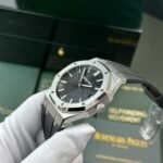 Dong-Ho-Audemars-Piguet-Royal-Oak-15500-Replica-11-Mat-Den-Day-Cao-Su-Nha-May-APS-41mm-13.jpg