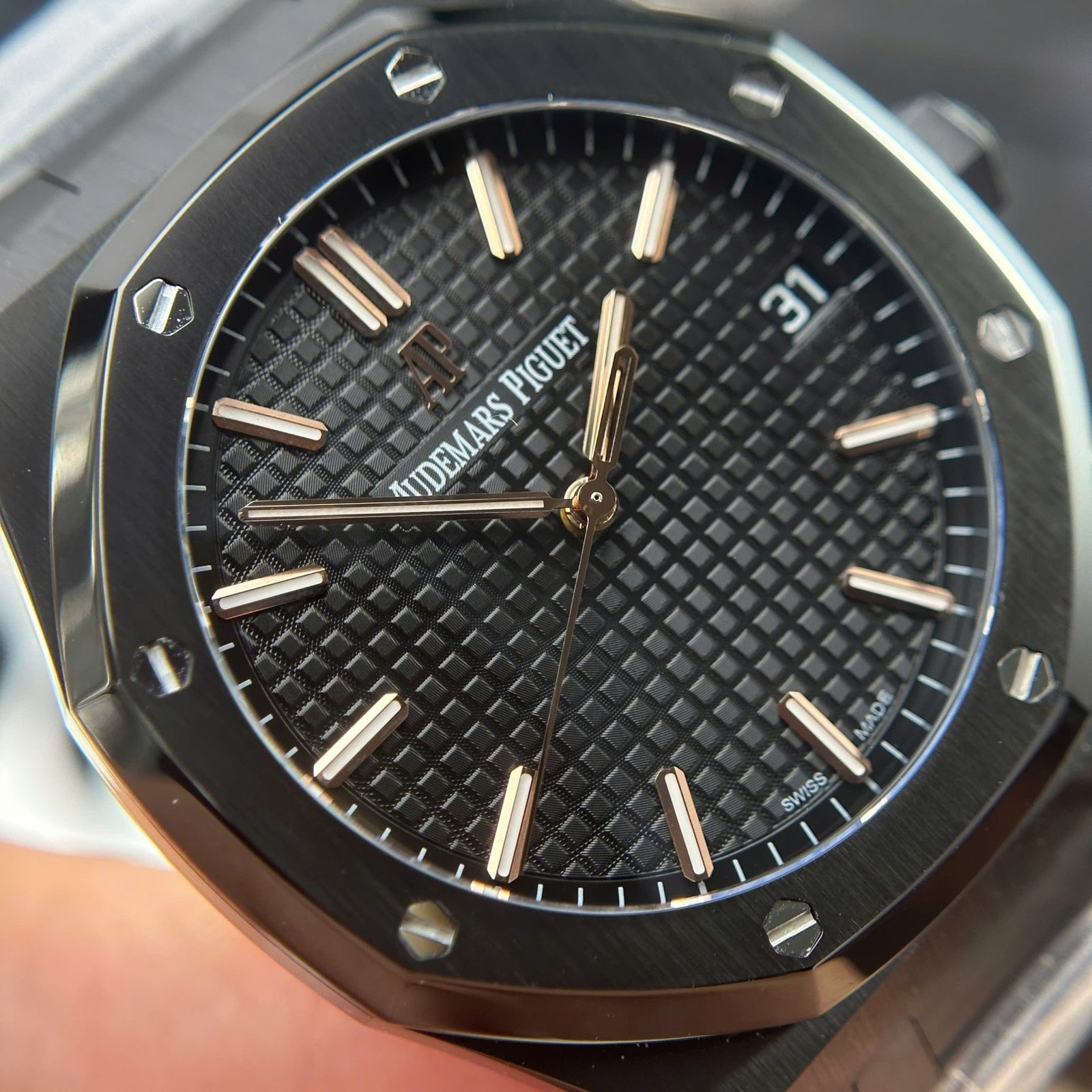 Dong-Ho-Audemars-Piguet-Royal-Oak-15500-Replica-11-Mau-Den-Nha-May-F1-41mm-3.jpg