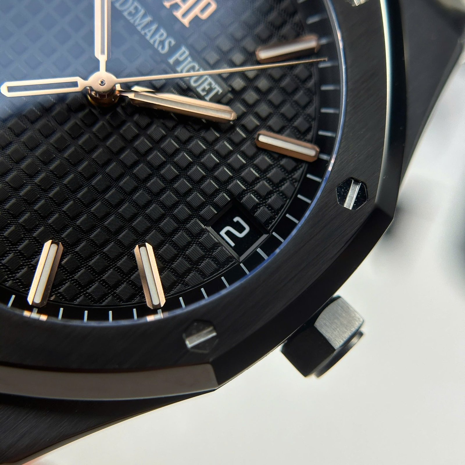 Dong-Ho-Audemars-Piguet-Royal-Oak-15500-Replica-11-Mau-Den-Nha-May-F1-41mm-7.jpg