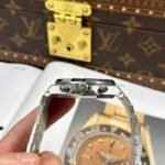 Dong-Ho-Audemars-Piguet-Royal-Oak-Chronograph-Frosted-Gold-26240-Mat-Den-Rep-Cao-Cap-Xuong-APS-41mm-1.jpg