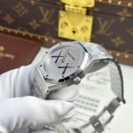 Dong-Ho-Audemars-Piguet-Royal-Oak-x-Kaws-Che-Tac-Mat-So-XX-Nha-May-APS-41mm-6-1.jpg