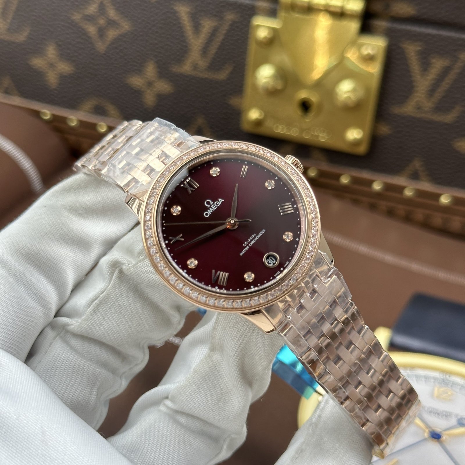 Dong-Ho-Nu-Omega-De-Ville-Prestige-Replica-11-Mat-Mau-Do-Do-May-Co-Thuy-Sy-34mm-10.jpg