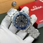 Dong-Ho-Omega-Che-Tac-Seamaster-Diver-300M-Chronograph-Mat-Xam-Nha-May-N1-44mm-1.jpg
