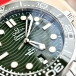 Dong-Ho-Omega-Che-Tac-Seamaster-Diver-300M-Mau-Xanh-La-Cay-VS-Factory-42mm-4.jpg