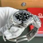 Dong-Ho-Omega-Replica-11-Seamaster-Diver-300M-Chronograph-Mat-Den-Nha-May-N1-44mm-9.jpg