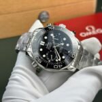 Dong-Ho-Omega-Replica-11-Seamaster-Diver-300M-Chronograph-Mat-Den-Nha-May-N1-44mm-9.jpg