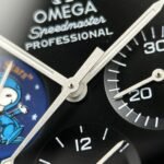 Dong-Ho-Omega-Replica-11-Speedmaster-Silver-Snoopy-Phien-Ban-Ky-Niem-50-Nam-Mat-Den-New-2025-42mm-2.jpg