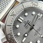 Dong-Ho-Omega-Seamaster-Diver-300m-Replica-11-Mau-Xam-Xuong-VS-42mm-12.jpg