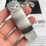 Dong-Ho-Omega-Seamaster-James-Bond-007-Nha-May-VS-42mm-5.jpg