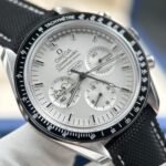 Dong-Ho-Omega-Speedmaster-Apollo-13-Snoopy-Replica-11-Mat-Trang-New-2025-42mm-1.jpg