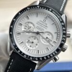 Dong-Ho-Omega-Speedmaster-Apollo-13-Snoopy-Replica-11-Mat-Trang-New-2025-42mm-1.jpg