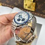 Dong-Ho-Omega-Speedmaster-Silver-Snoopy-50th-Anniversary-Che-Tac-Khoa-Moi-42mm-1.jpg
