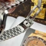 Dong-Ho-Omega-Speedmaster-Silver-Snoopy-50th-Anniversary-Che-Tac-Khoa-Moi-42mm-1.jpg